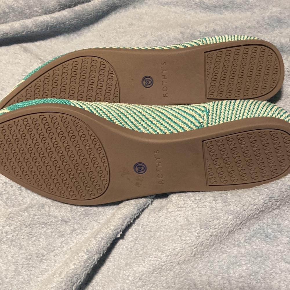Rothy’s size 8w green and cream used but as you can see in like new condition - Picture 16 of 17